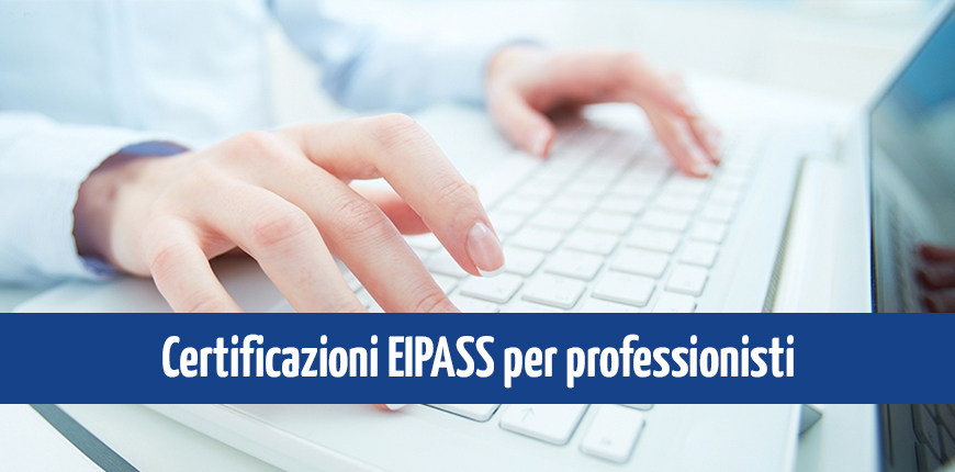 professionista digita sulla tastiera durante corso eipass